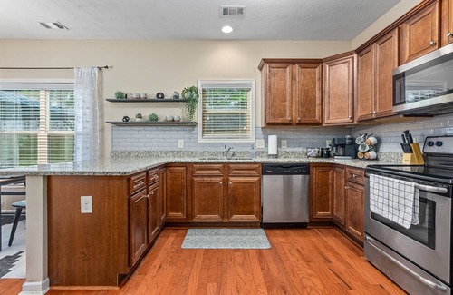 Auburn - Opelika House | Central to RTJ, Downtown Auburn & Opelika - Sleeps 12 - Memory Foam Mattresses