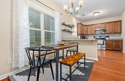 Auburn - Opelika House | Central to RTJ, Downtown Auburn & Opelika - Sleeps 12 - Memory Foam Mattresses