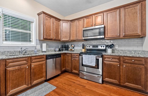 Auburn - Opelika House | Central to RTJ, Downtown Auburn & Opelika - Sleeps 12 - Memory Foam Mattresses