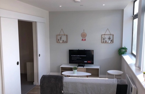 Old Trafford Apartment | Central Trafford Apartment Free Parking