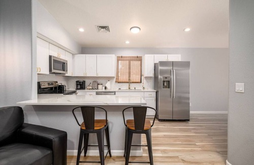 Avondale House | Central Tucson Townhome
