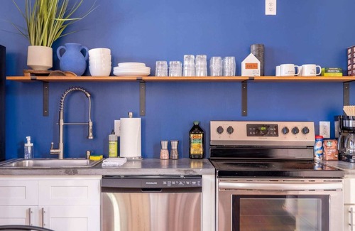 Covington Apartment | Central Urban Flat - Near the Best of Covington!