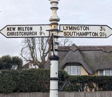 New Forest District Apartment | Central Village flat, close to beach