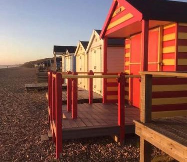 New Forest District Apartment | Central Village flat, close to beach