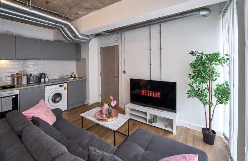 Warrington Apartment | Central Warrington Stay Stylish 1BR Apartment