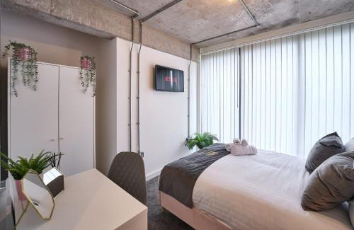 Warrington Apartment | Central Warrington Stay Stylish 1BR Apartment