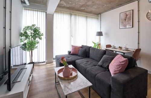 Warrington Apartment | Central Warrington Stay Stylish 1BR Apartment