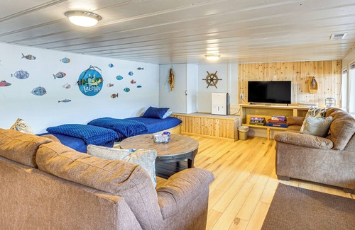 Lake Ozark Cottage | Central Waterfront Home w/Dock in Lake Ozark!