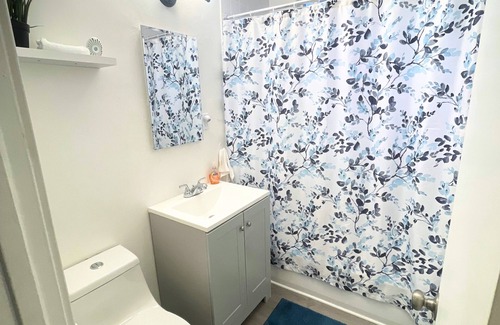 Sunset Junction Apartment | Centralized Living in Silverlake - Close To Everything L.A.!