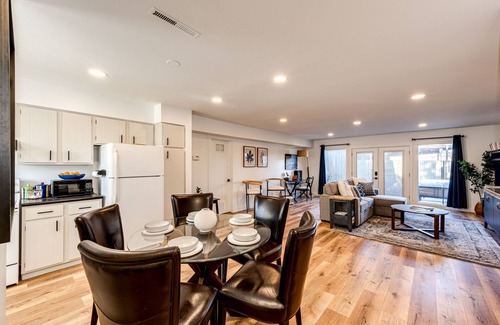 Broadmoor House | Centrally-located Broadmoor Cottage Mountain Home.