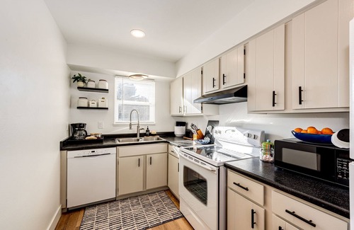 Broadmoor House | Centrally-located Broadmoor Cottage Mountain Home.