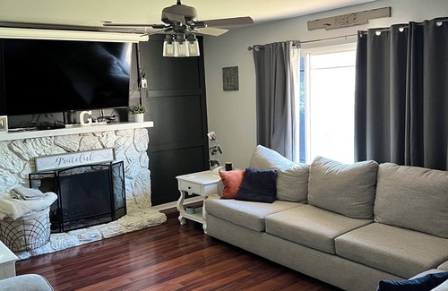 Parkside House | Centrally Located Upscale Home with Room for Rent - Great Hosts & Neighborhood
