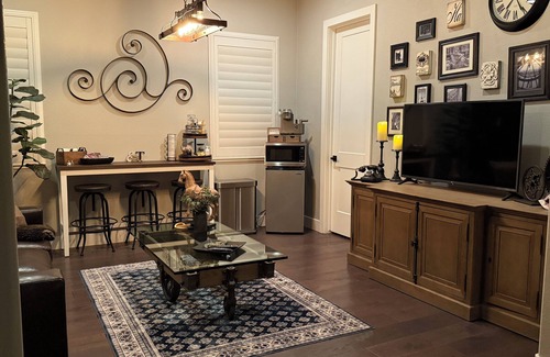 Manteca Apartment | Centrally located 1 bedroom, 1 bath Casita!
