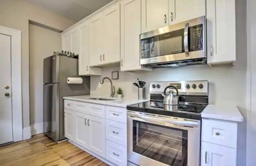 Southwest Raleigh Apartment | Centrally Located 1925 Historic 2BR Apartment