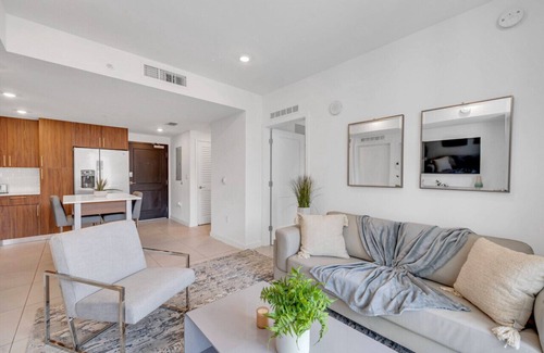 Overtown Apartment | Centrally Located 2 BED in the Heart of Downtown