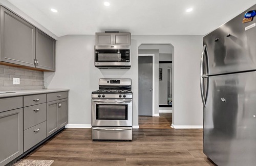 Cheektowaga House | Centrally Located 2 Bedroom Unit