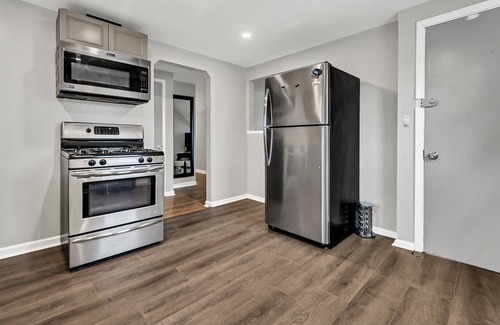 Cheektowaga House | Centrally Located 2 Bedroom Unit