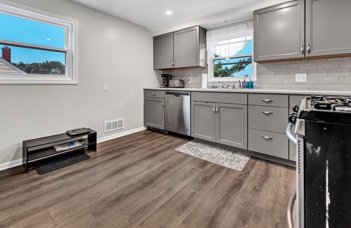 Cheektowaga House | Centrally Located 2 Bedroom Unit