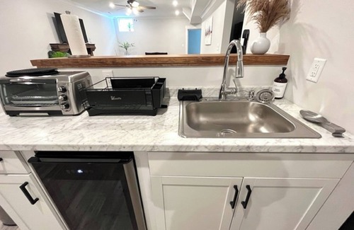 Durham House | Centrally Located 2 Bed, 1 Bath Travel Inspired Sanctuary, 5 Minutes to Downtown