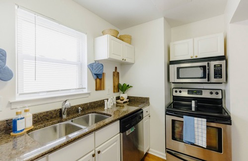 Midtown Condo | Centrally Located 2BR Overton Square Unit 2 Yes Pets