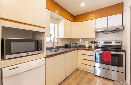 Riley Park House | Centrally located 3 bedroom 2 bathroom close to stores, restaurants and downtown