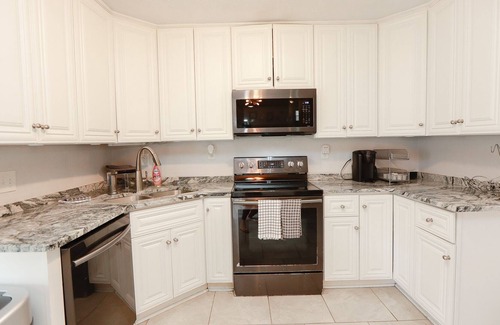 Norfolk - Virginia Beach House | Centrally located 3 BR home, Dog friendly with large backyard!