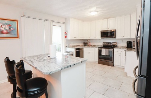 Norfolk - Virginia Beach House | Centrally located 3 BR home, Dog friendly with large backyard!