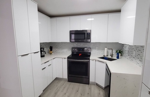 Westchester House | Centrally located 4 bds/3baths heated pool home in the heart of Miami!