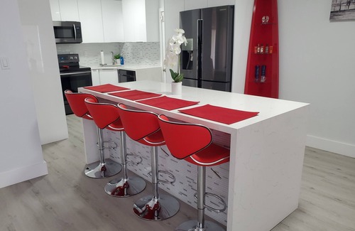 Westchester House | Centrally located 4 bds/3baths heated pool home in the heart of Miami!