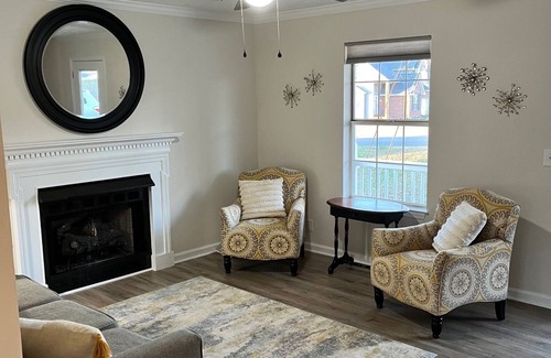 Gallatin House | CENTRALLY LOCATED - 4 bedroom- Hancock House - Pet Friendly. 1 gig internet.