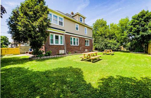 Niagara Falls House | Centrally Located 5BR house in Niagara Falls