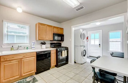 Galveston House | Centrally located and close to the ferry