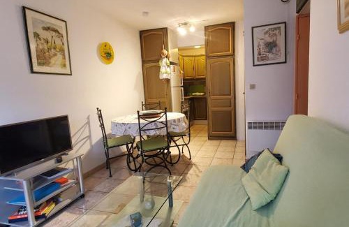 Frejus Apartment | Centrally located apartment with swimming pool