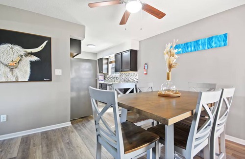Columbia Apartment | Centrally Located Apt with Pool in Columbia, MO