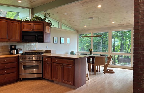 South End House | Centrally Located Bright Family Home with Peaceful Natural Views and Central A/C
