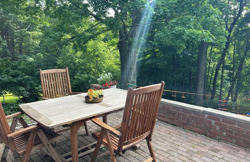 South End House | Centrally Located Bright Family Home with Peaceful Natural Views and Central A/C