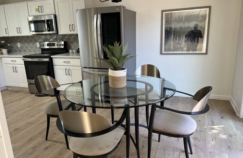 Arnold Creek House | Centrally located Cozy fully remodeled mid century house in lake Oswego