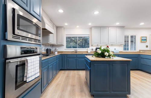 Oak Park - Northwood House | Centrally located cozy home close to everything.