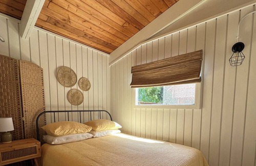 Sauble Beach Cabin | Centrally located cabin in beautiful Sauble Beach. The cutest little getaway!