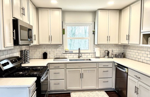 Greensboro House | Centrally Located Cozy House,2 king beds,Game Room
