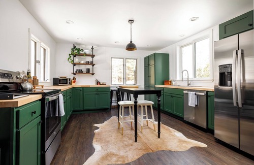 Cedar Cabin | Centrally located cozy cottage tucked into the woods, a perfect family retreat
