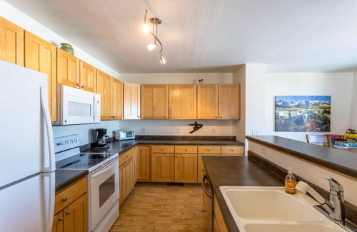 Fraser House | Centrally Located Cozy Townhome in Fraser