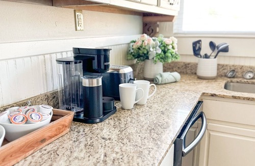 Laurel Apartment | Centrally Located Downtown, Full Kitchen, Patio