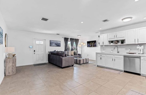 Homestead House | Centrally located Family-business Home