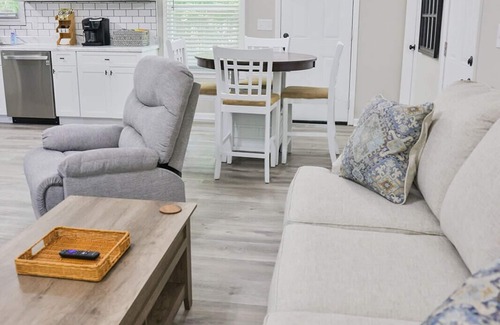 Oxford House | Centrally located, freshly updated home in Oxford