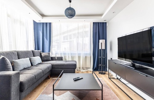 Kadikoy Apartment | Centrally Located Furnished Flat in Kadikoy