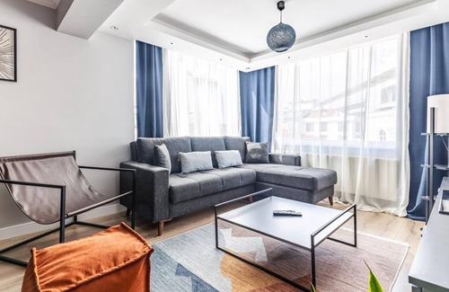 Kadikoy Apartment | Centrally Located Furnished Flat in Kadikoy