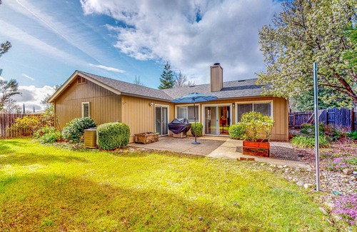 Quail Ridge House | Centrally Located - Grill & Dual-Sided Fireplace
