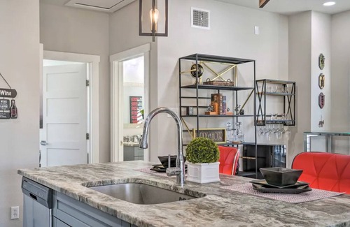 Mahncke Park House | Centrally located home with a rooftop deck & outdoor kitchen - dog-friendly