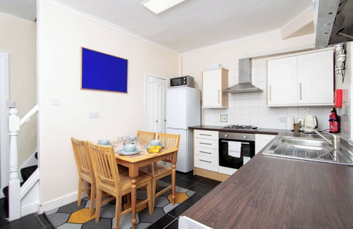 Manchester House | Centrally located in Manchester/Failsworth 2 bedroom house for 5 people